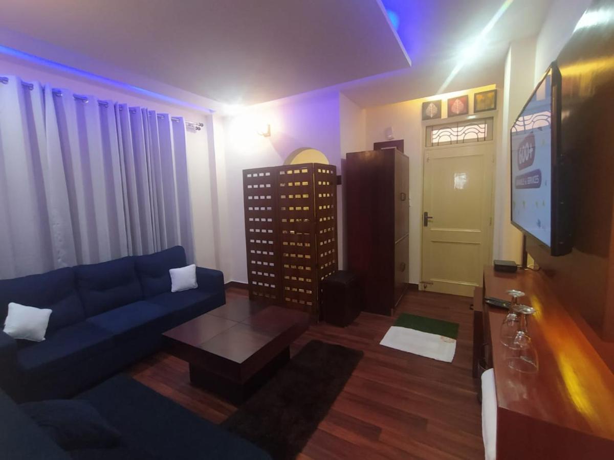 Deluxe Homestay Apartments With Kitchen In ชิมลา ภายนอก รูปภาพ