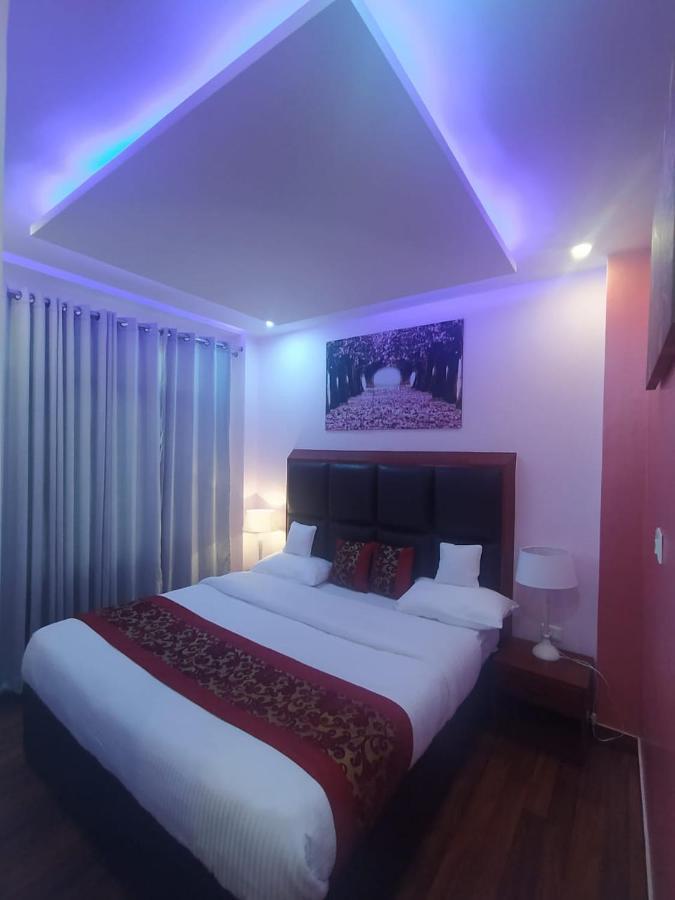 Deluxe Homestay Apartments With Kitchen In ชิมลา ภายนอก รูปภาพ